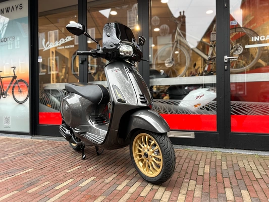 Vespa Sprint Agaath grijs custom