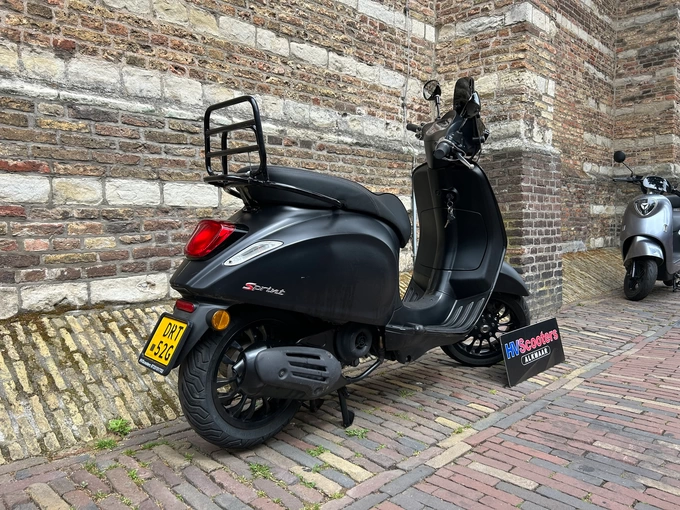 Vespa Sprint Notte E4