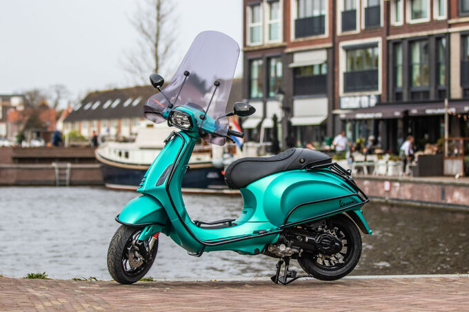 Vespa scooter Alkmaar 