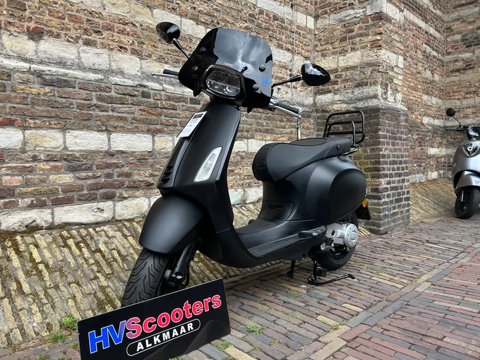 Vespa Sprint Notte E4