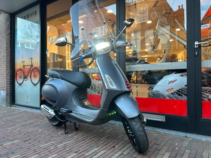 Vespa Sprint Grigio Titanio