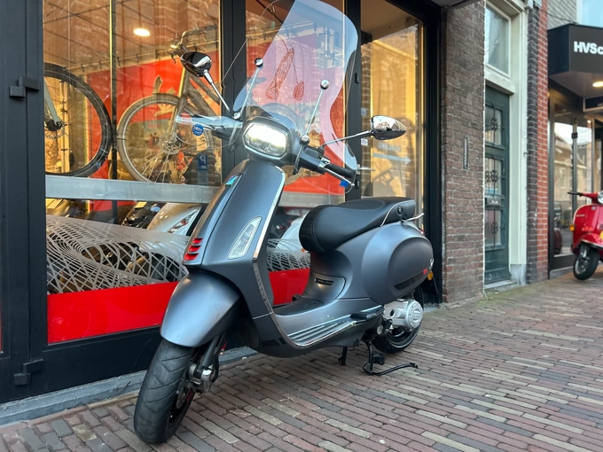 Vespa Sprint Grigio Titanio