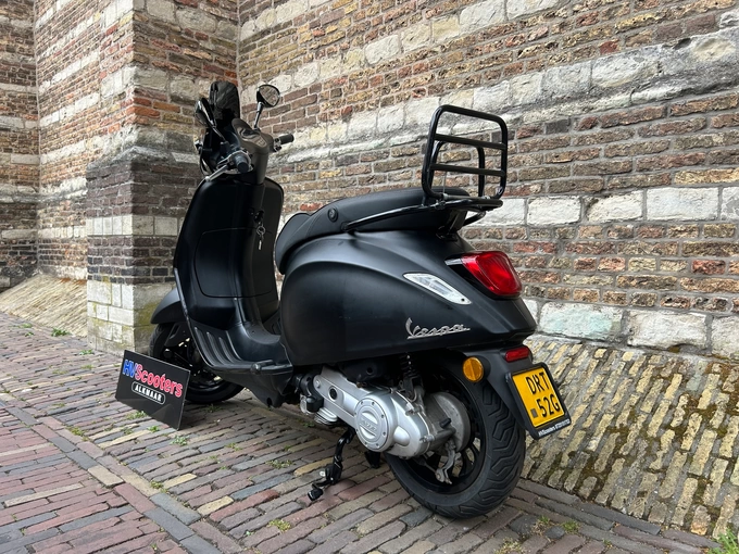 Vespa Sprint Notte E4