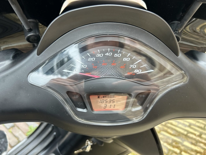 Vespa Sprint Notte E4