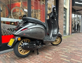 Vespa Sprint Agaath grijs custom