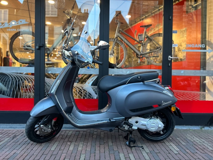 Vespa Sprint Grigio Titanio