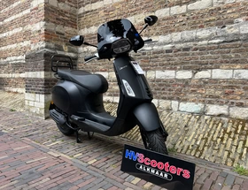Vespa Sprint Notte E4