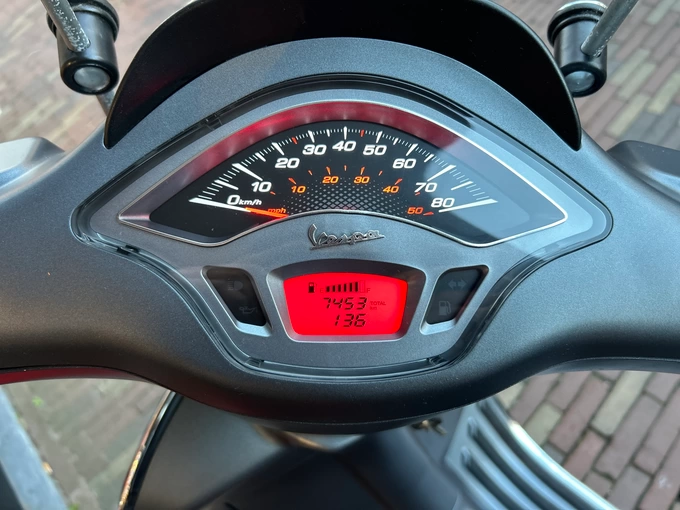 Vespa Sprint Grigio Titanio