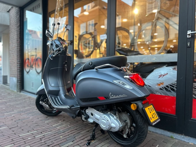 Vespa Sprint Grigio Titanio