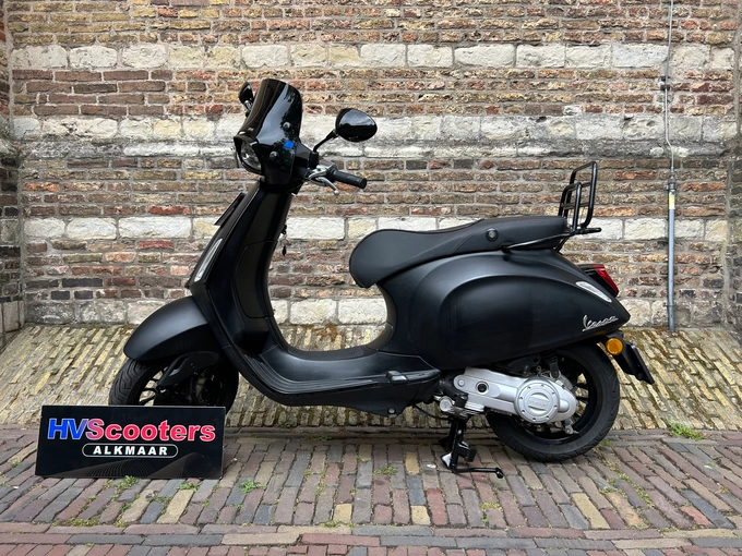 Vespa Sprint Notte E4