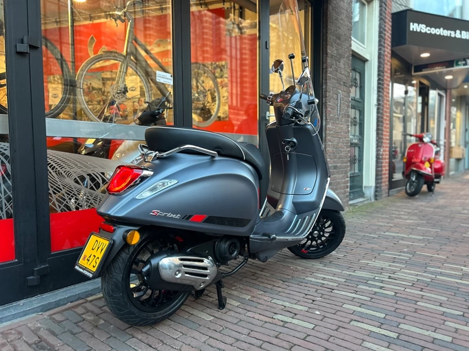 Vespa Sprint Grigio Titanio