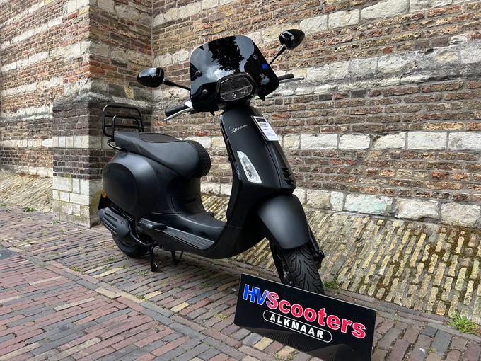 Vespa Sprint Notte E4
